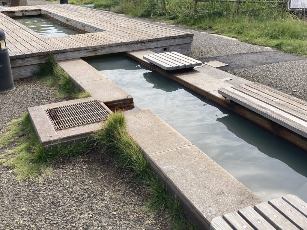 溶岩なぎさ公園の足湯